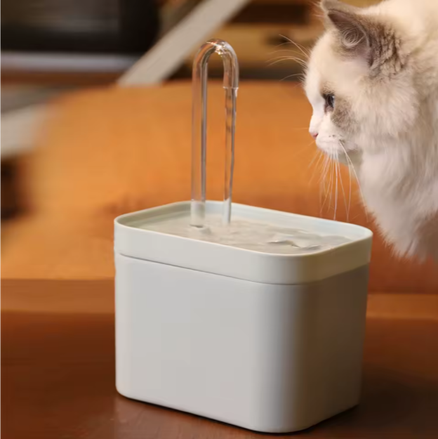 Fontana Automatica per Gatti 1,5L – Dispenser d’Acqua con Filtro a Ricircolo e Ricarica USB
