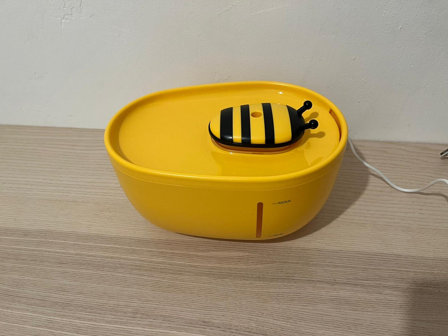 Fontana Elettronica per Gatti e Cani a Forma di Ape – Dispenser d’Acqua 2L con Filtro e Ricarica USB