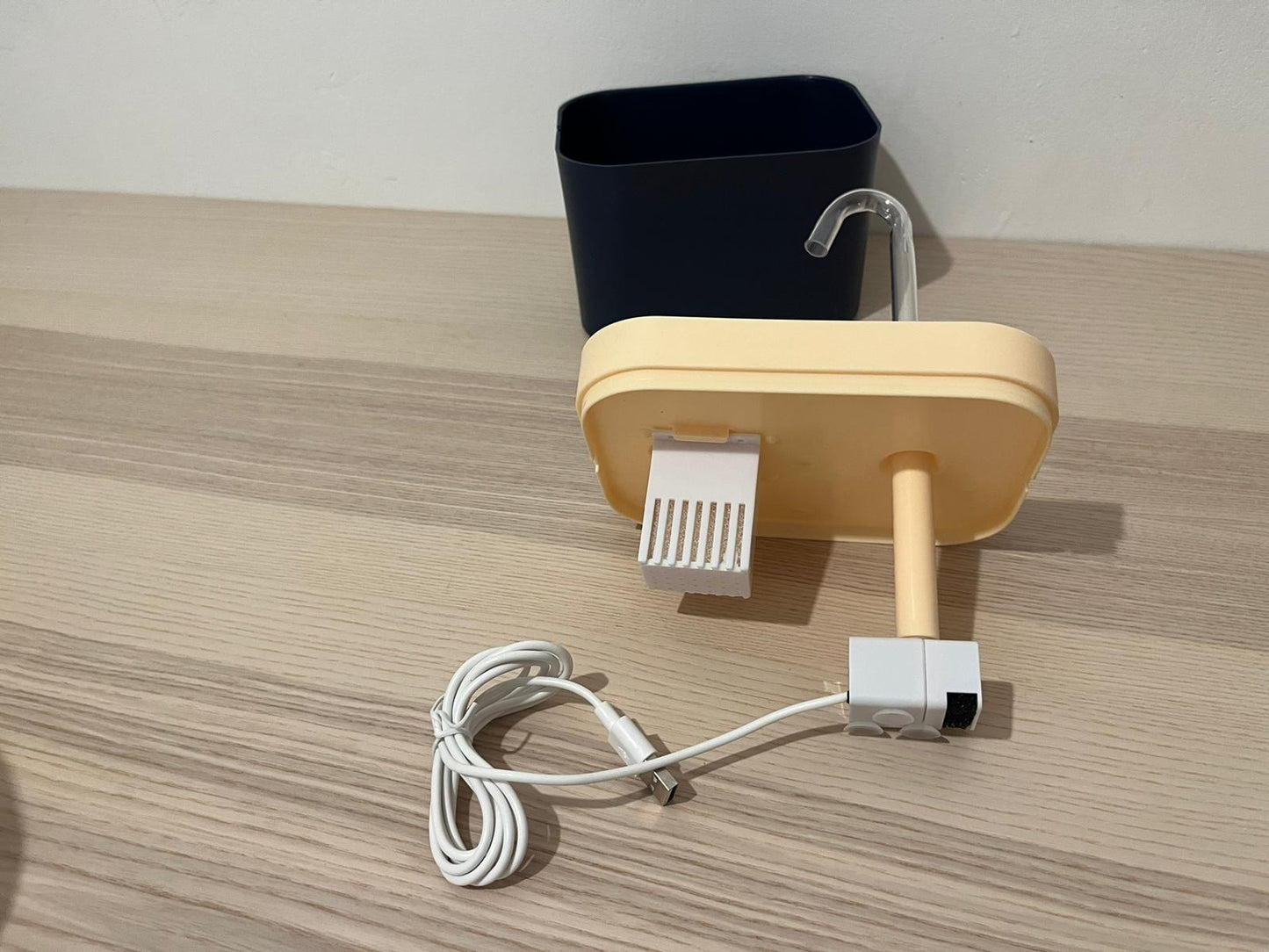 Fontana Automatica per Gatti 1,5L – Dispenser d’Acqua con Filtro a Ricircolo e Ricarica USB